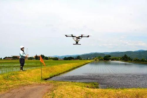 日本推行智慧农业，投用施肥无人机和自动插秧机