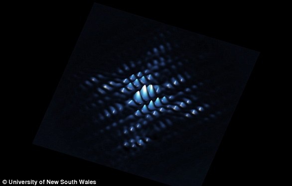 扫描隧道显微镜显示了一个精确放置并封装在硅中的磷原子量子比特
